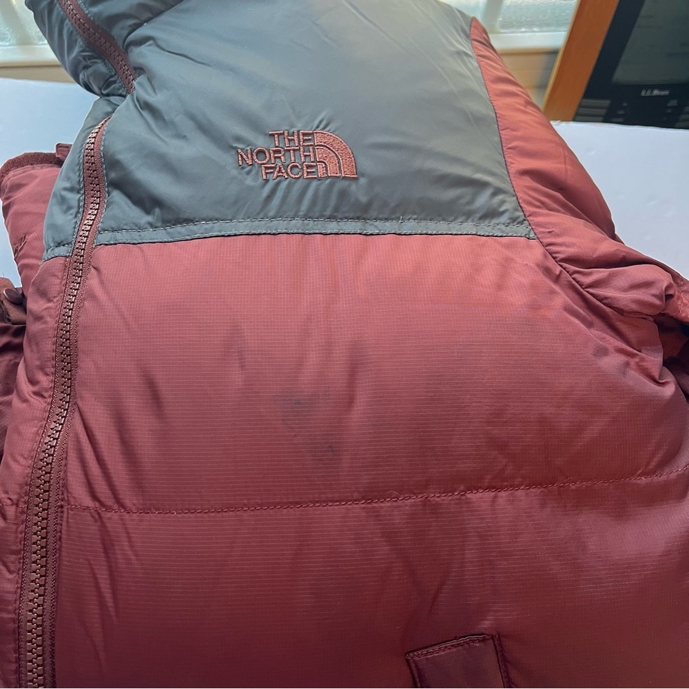 The North Fave 700 Down Puffer Jacket Maroon and Black Size Small - Picture 10 of 10